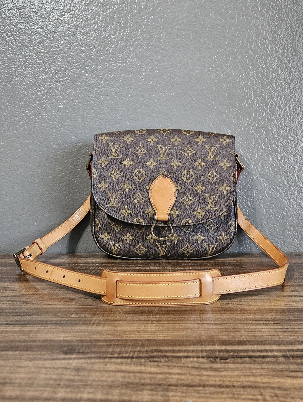 Authentic Louis Vuitton Vintage Saint Cloud GM Monogram Canvas Crossbody 1990 - Picture 4 of 16